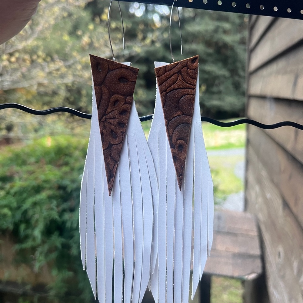 White Fringe Leather Embossed Accent Earrings Coachella Vibes NWT - Picture 5 of 8
